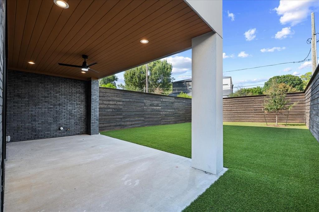 4519 Weldon Street Dallas, TX 75204 - Photo 36 of 40 a view of outdoor space and yard