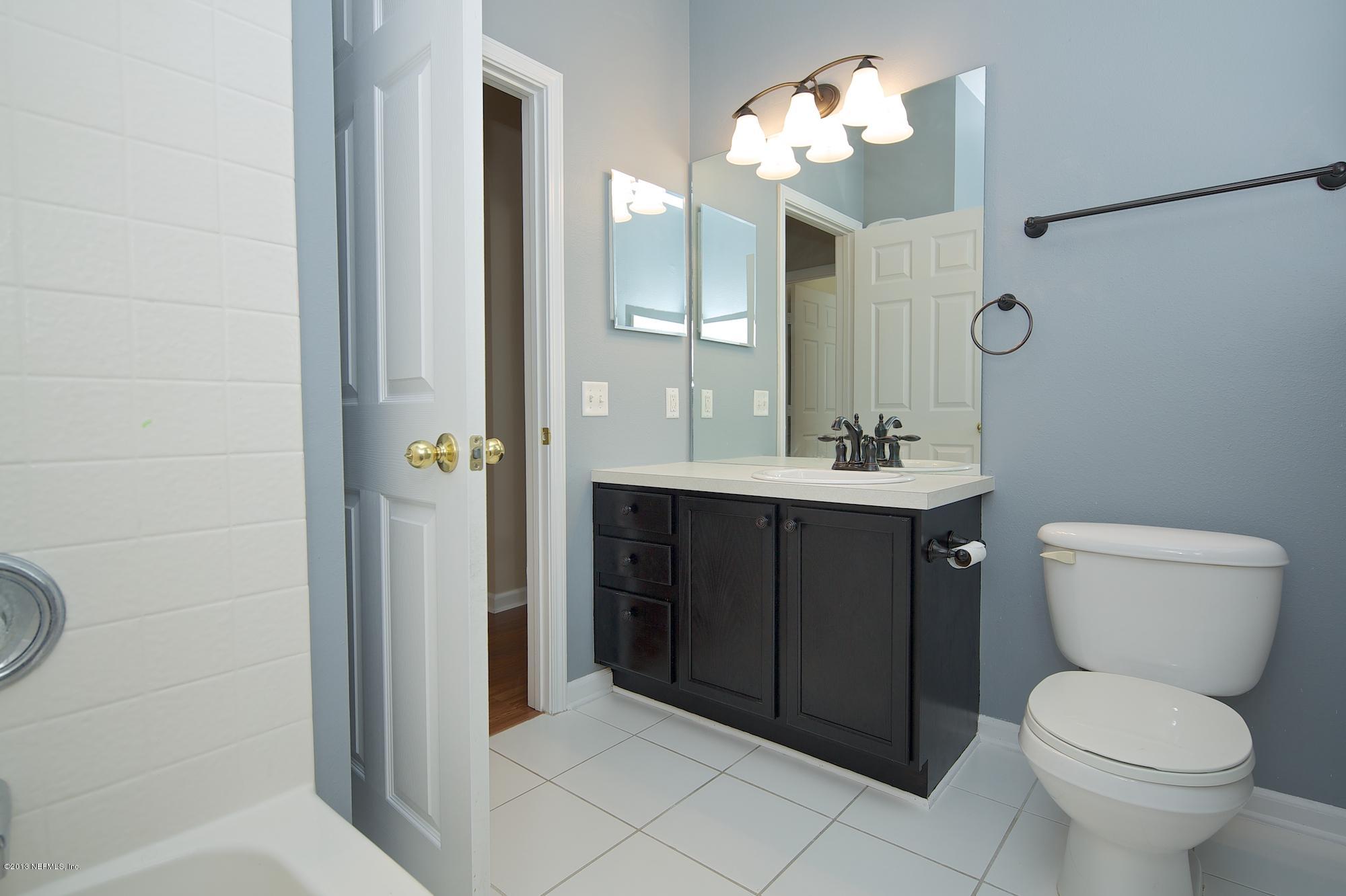 10550 Baymeadows Road, Unit 826 Jacksonville, FL 32256 - Photo 14 of 25 Bathroom 2