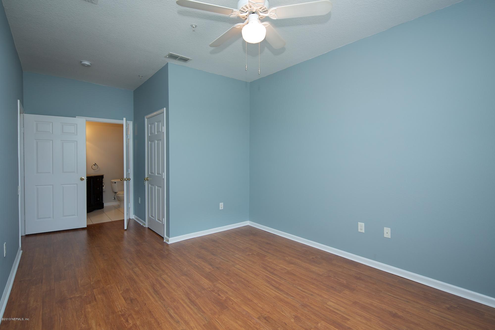 10550 Baymeadows Road, Unit 826 Jacksonville, FL 32256 - Photo 9 of 25 Master Bedroom