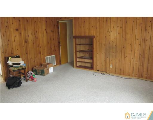28 Richmond Road Edison, NJ 08817 - Photo 3 of 10