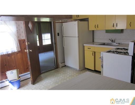 28 Richmond Road Edison, NJ 08817 - Photo 4 of 10 a kitchen with a refrigerator and a sink