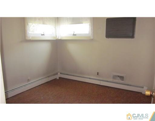 28 Richmond Road Edison, NJ 08817 - Photo 8 of 10 a open hall with a bench