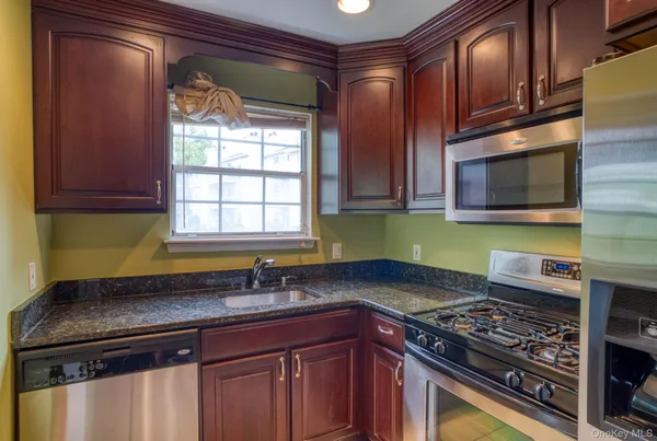 $2,300 | 9 Lexington Hills Road, Unit 3, Harriman, NY 10926