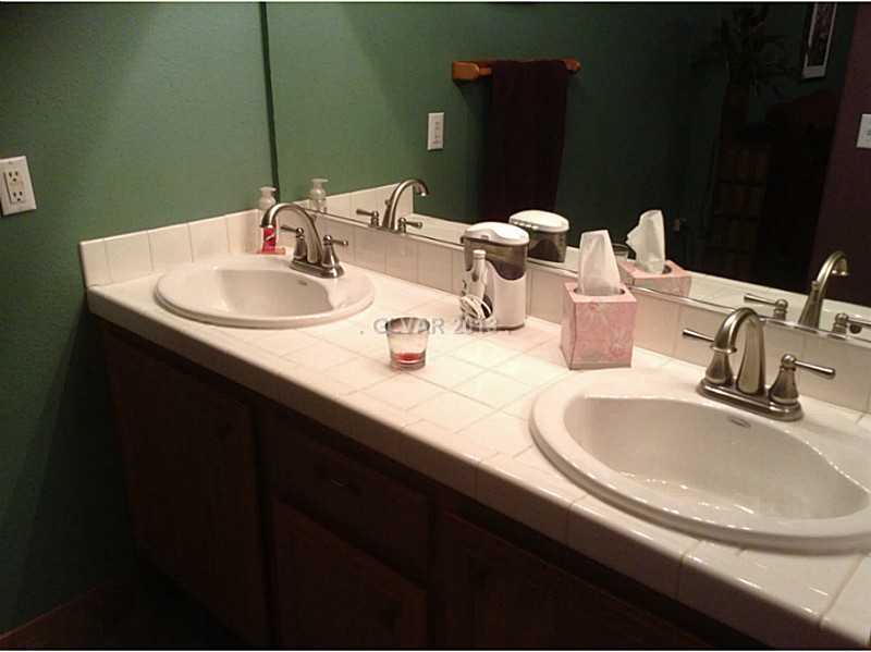 1851 Hillpointe Road, Unit 1211 Henderson, NV 89074 - Photo 14 of 30 Master Bath/Spa.