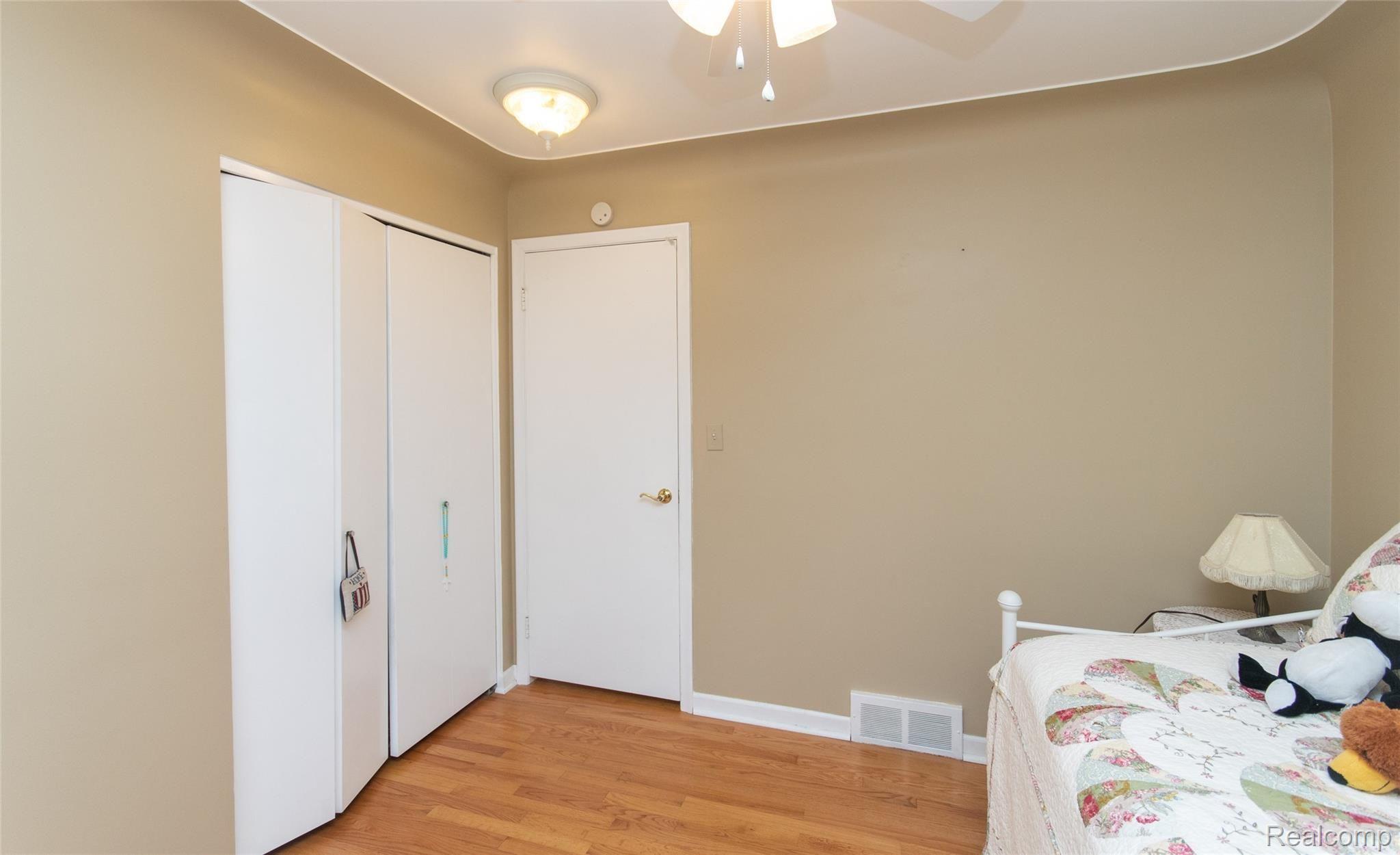 814 Wilwood Road Rochester, MI 48309 - Photo 24 of 57 Closet space