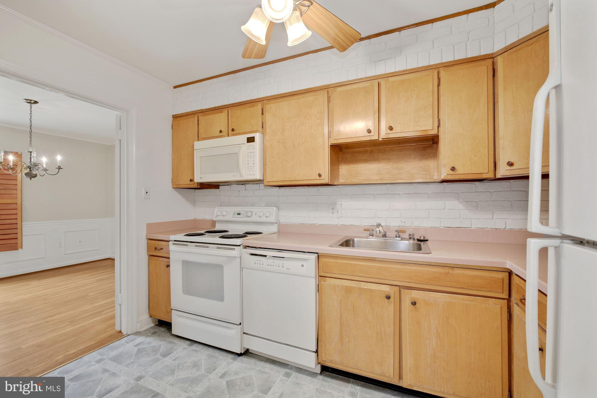 2123 Bucknell Terrace, Unit 52 Silver Spring, MD 20902 - Photo 5 of 26 Kitchen - Main Level