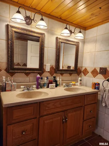 $159,900 | 803 5th Avenue South, Clinton, IA 52732