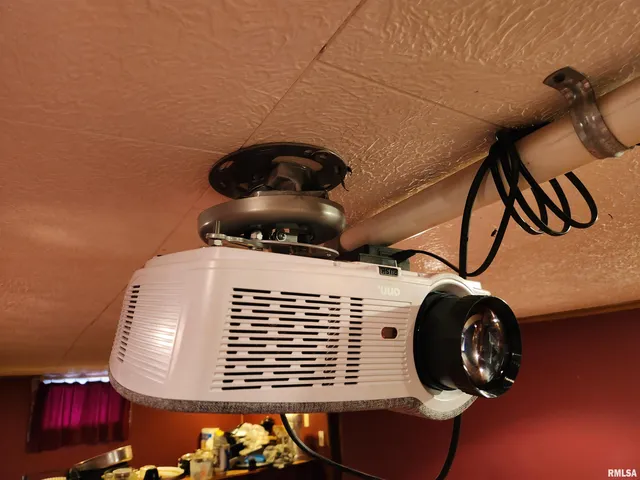 $159,900 | 803 5th Avenue South, Clinton, IA 52732