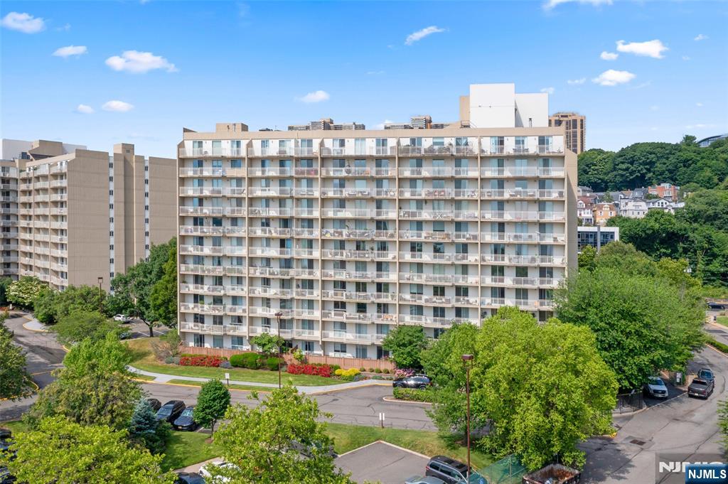 1077 River Road, Unit 606 Edgewater, NJ 07020 - Photo 1 of 23