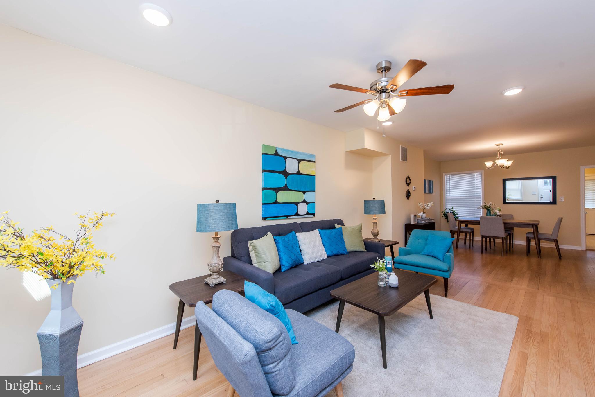 3802 Colborne Road Baltimore, MD 21229 - Photo 11 of 38 Living Room