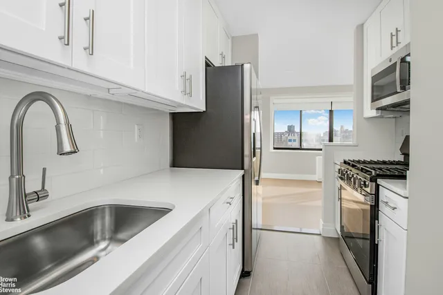 $310,000 | 3671 Hudson Manor Terrace, Unit 11H | Riverdale