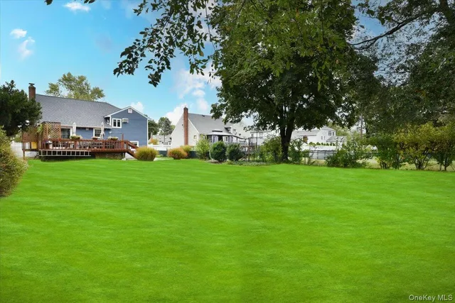 a view of a house with a big yard