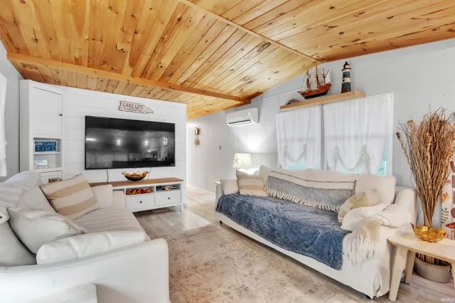 $91,000 | 5755 South 75 West, Wolcottville, IN 46795