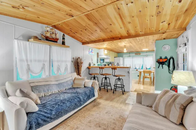 $91,000 | 5755 South 75 West, Wolcottville, IN 46795