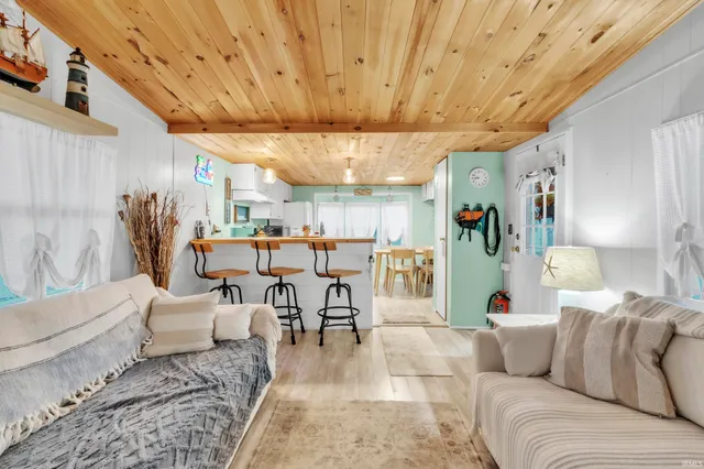 $91,000 | 5755 South 75 West, Wolcottville, IN 46795