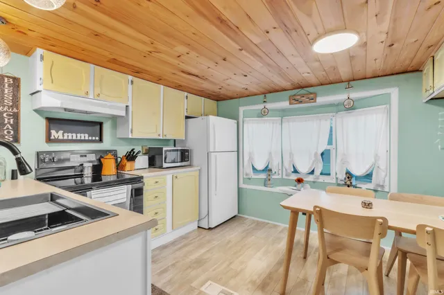 $91,000 | 5755 South 75 West, Wolcottville, IN 46795