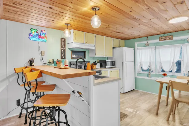 $91,000 | 5755 South 75 West, Wolcottville, IN 46795