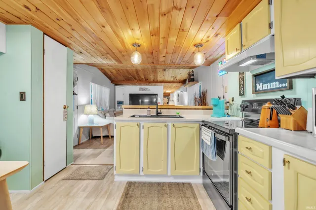 $91,000 | 5755 South 75 West, Wolcottville, IN 46795