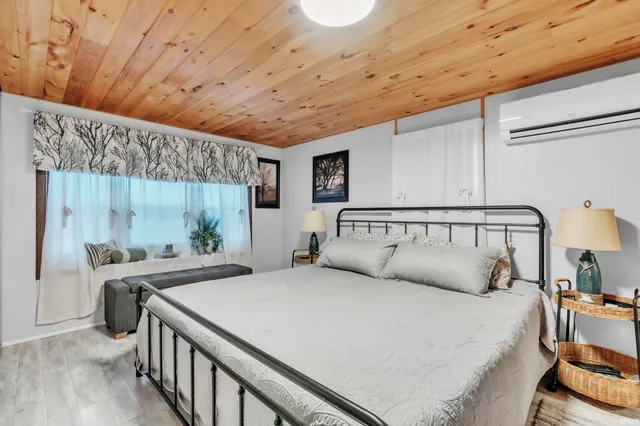 $91,000 | 5755 South 75 West, Wolcottville, IN 46795