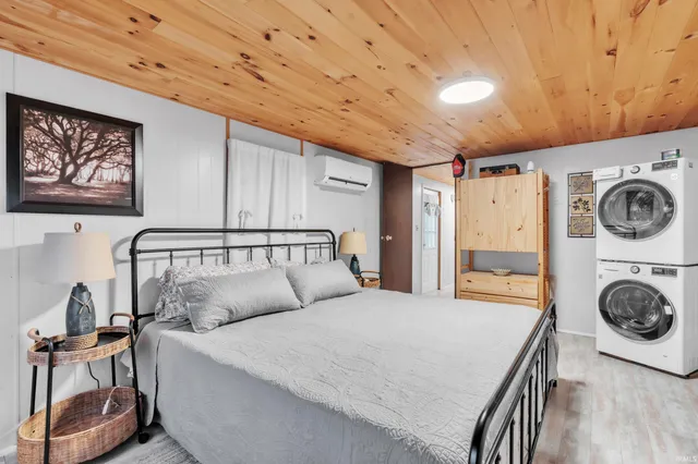 $91,000 | 5755 South 75 West, Wolcottville, IN 46795