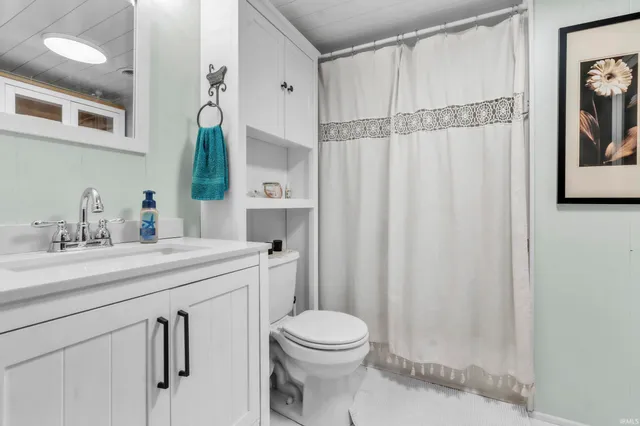 $91,000 | 5755 South 75 West, Wolcottville, IN 46795