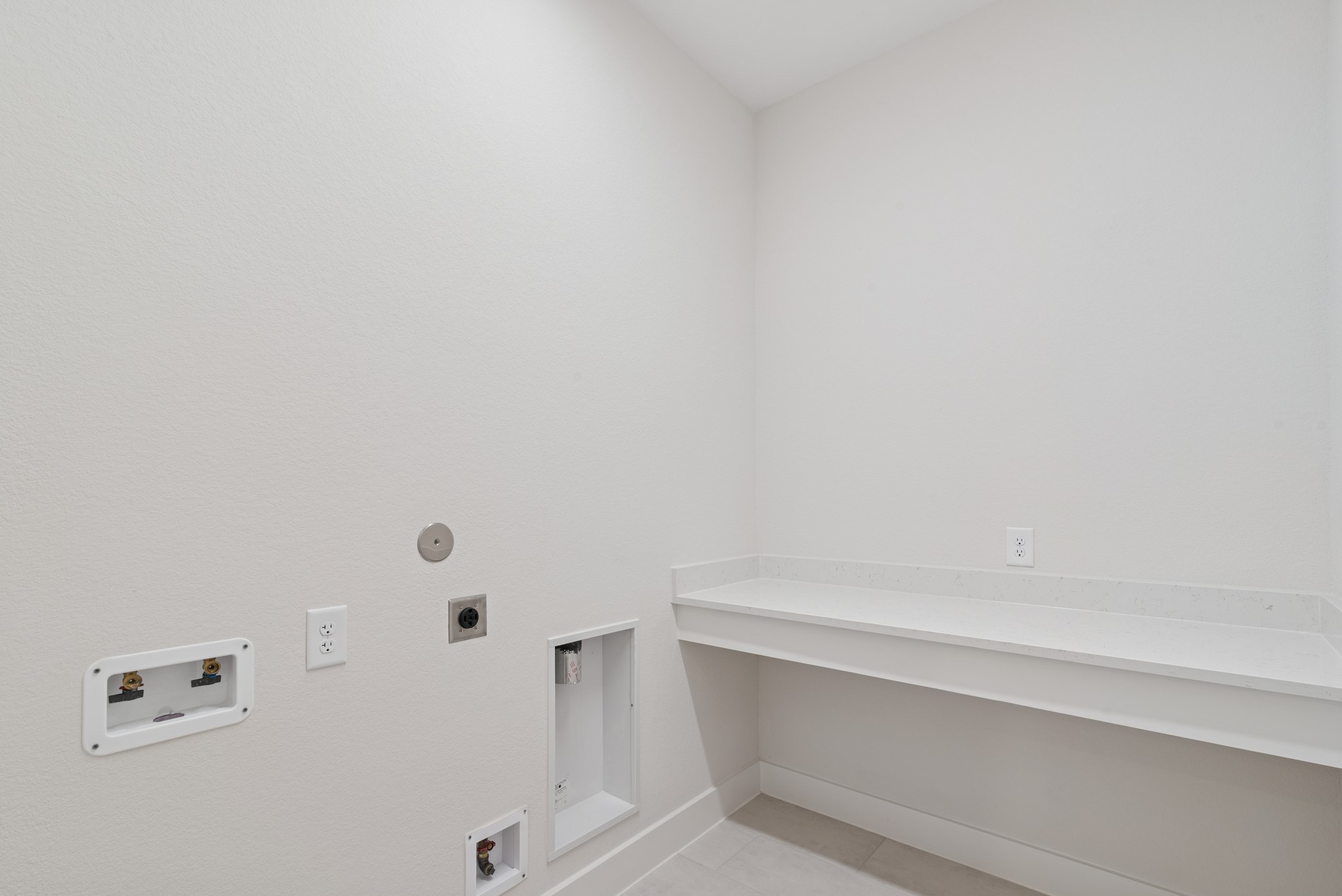 16146 Rita Road Conroe, TX 77302 - Photo 18 of 49 a bathroom with a bathtub