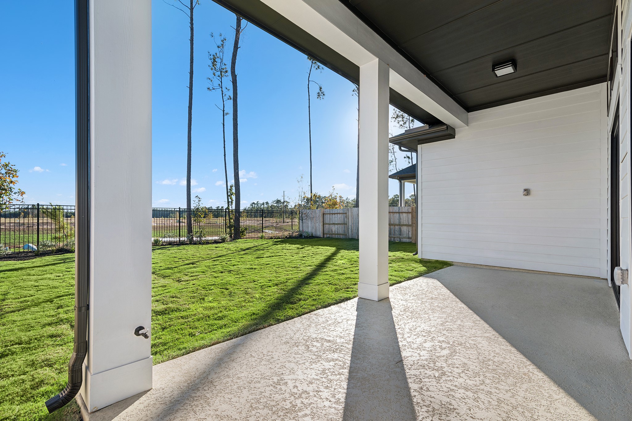 16146 Rita Road Conroe, TX 77302 - Photo 7 of 49 a view of a back yard