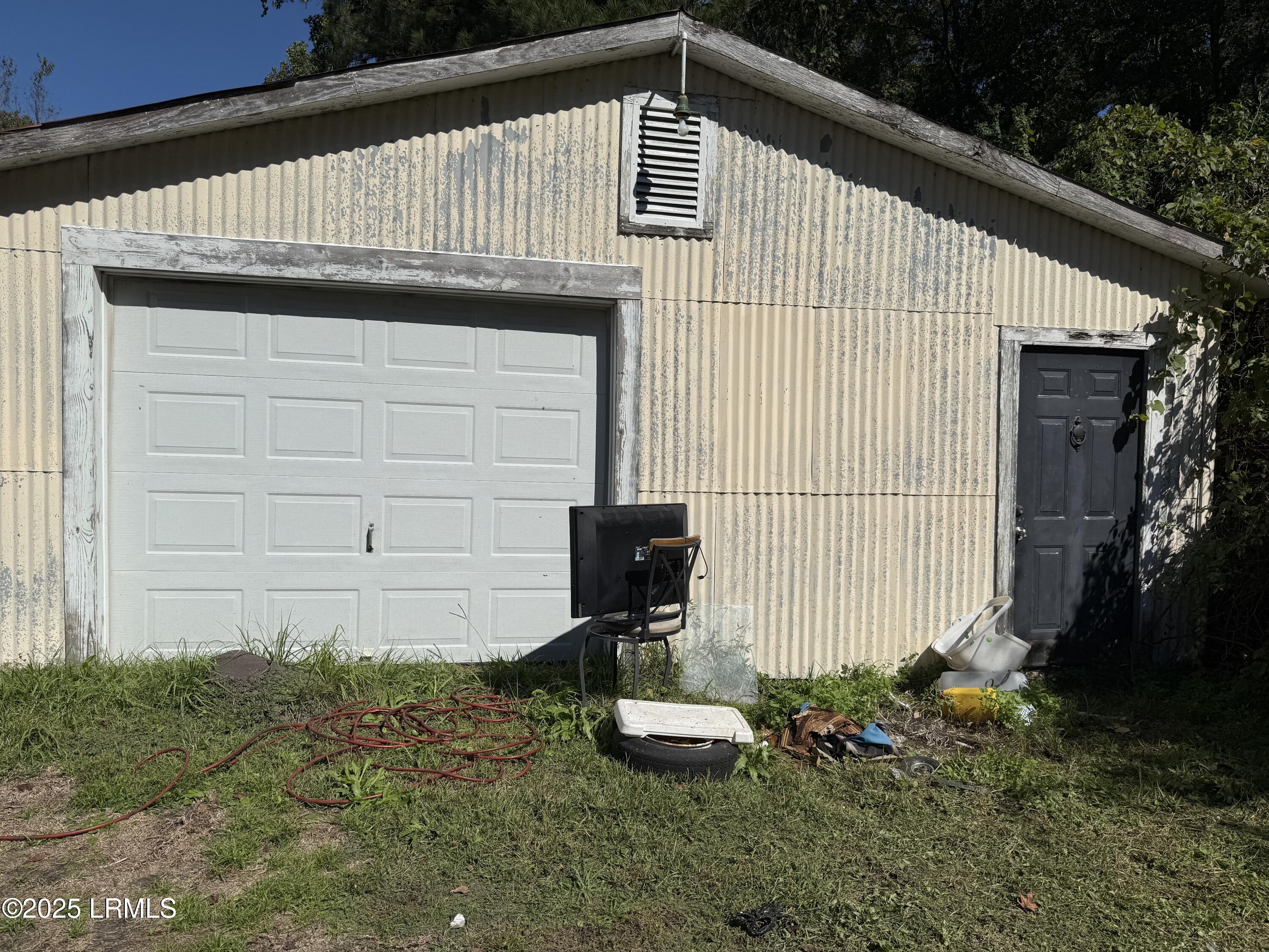 1973 Colonial Avenue Beaufort, SC 29906 - Photo 24 of 25 IMG_3244
