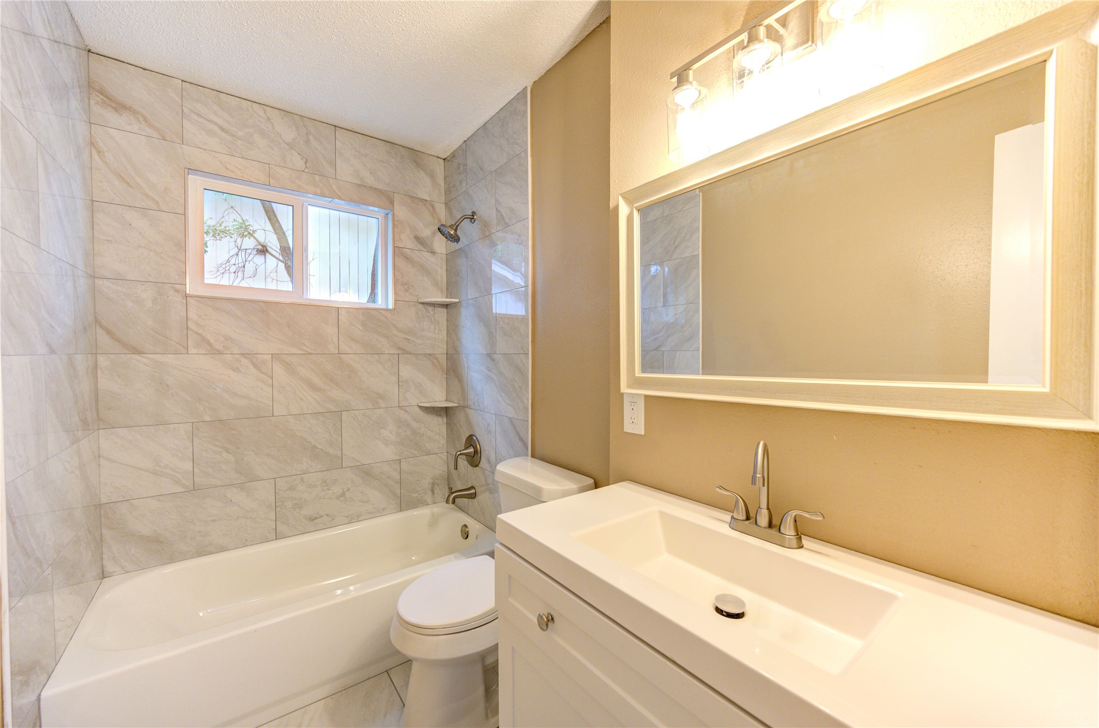 1921 Ripple Creek Drive Rosenberg, TX 77471 - Photo 10 of 17 a bathroom with a sink a toilet and a bathtub