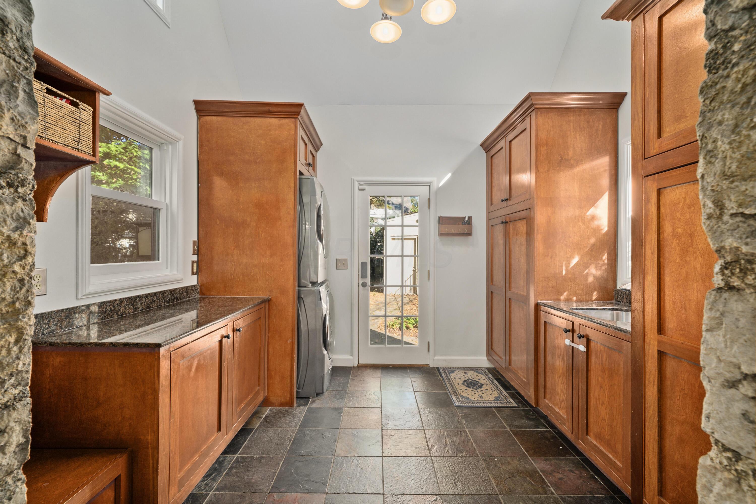 2760 Bryden Road Columbus, OH 43209 - Photo 13 of 55