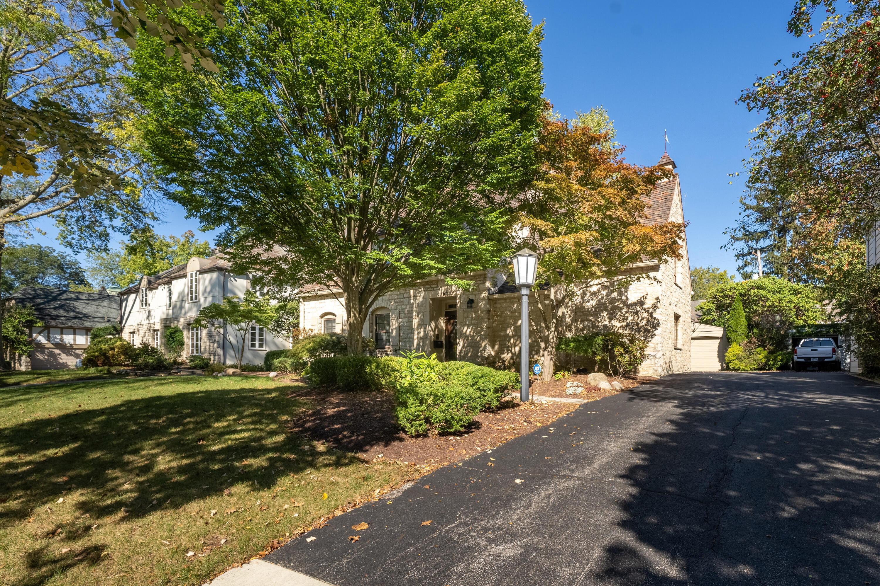 2760 Bryden Road Columbus, OH 43209 - Photo 2 of 55