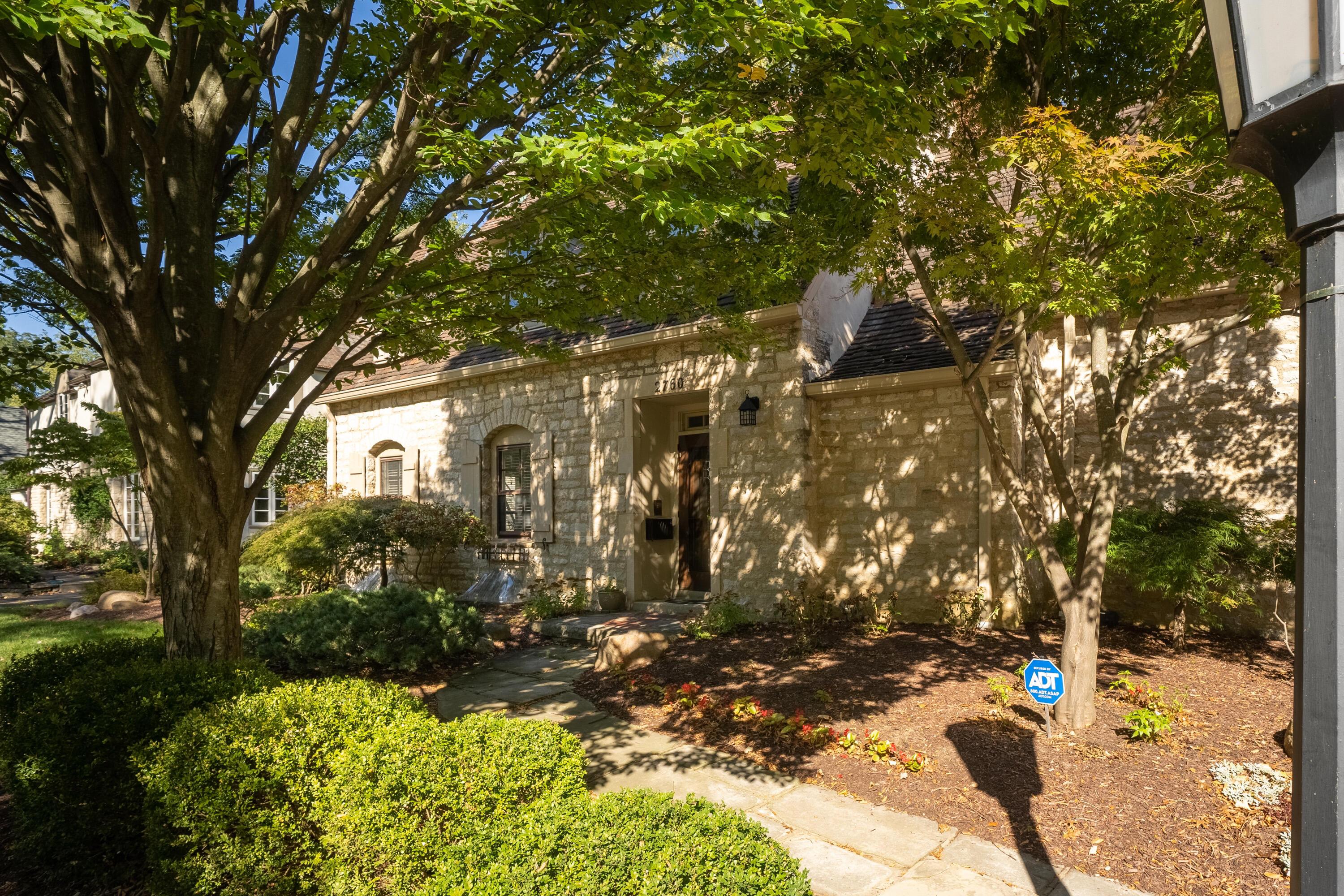 2760 Bryden Road Columbus, OH 43209 - Photo 3 of 55