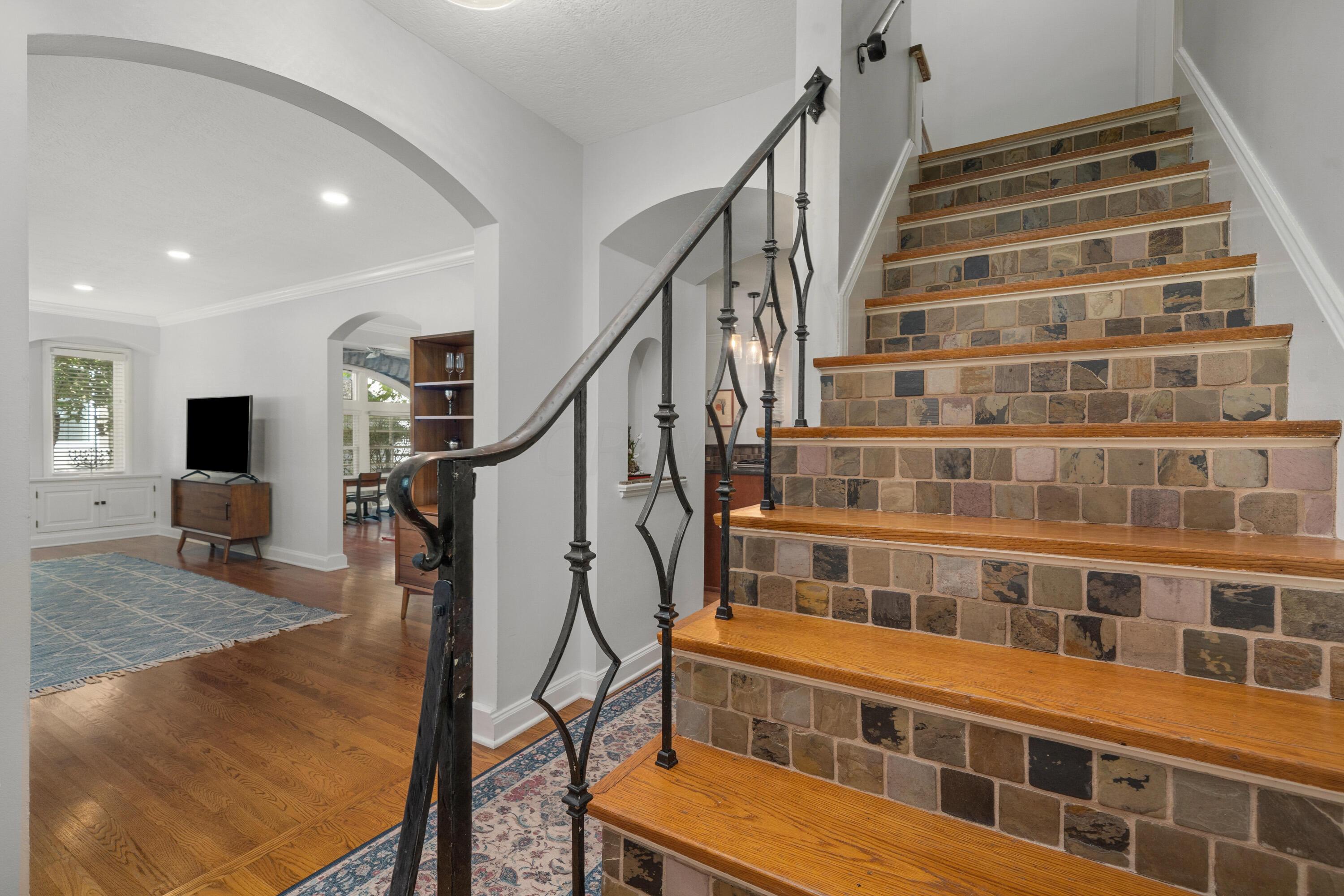 2760 Bryden Road Columbus, OH 43209 - Photo 4 of 55