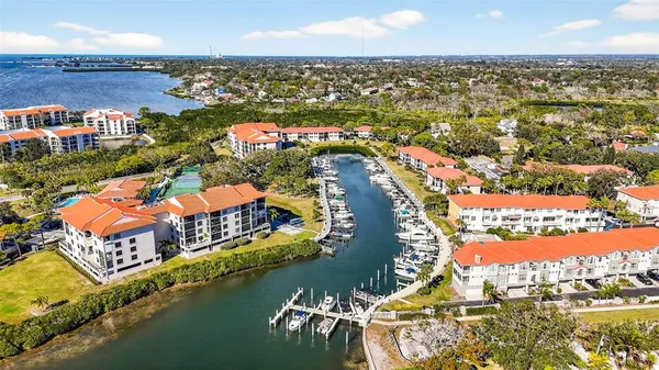 $2,200 | 1805 Mariner Drive, Unit 52, Tarpon Springs, FL 34689