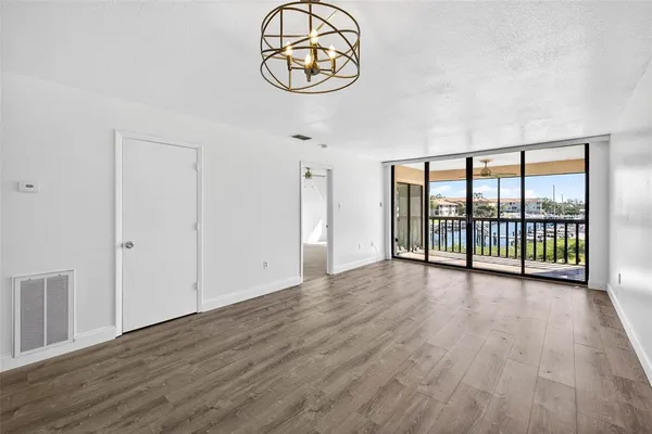 $2,200 | 1805 Mariner Drive, Unit 52, Tarpon Springs, FL 34689