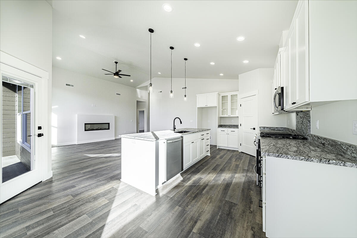 165 Suncrest Road Talent, OR 97540 - Photo 16 of 30 DSC01015-Edit
