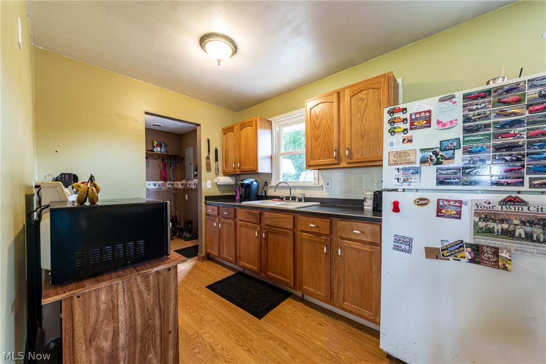 1652 Hubbard Road Madison, OH 44057 - Photo 9 of 29