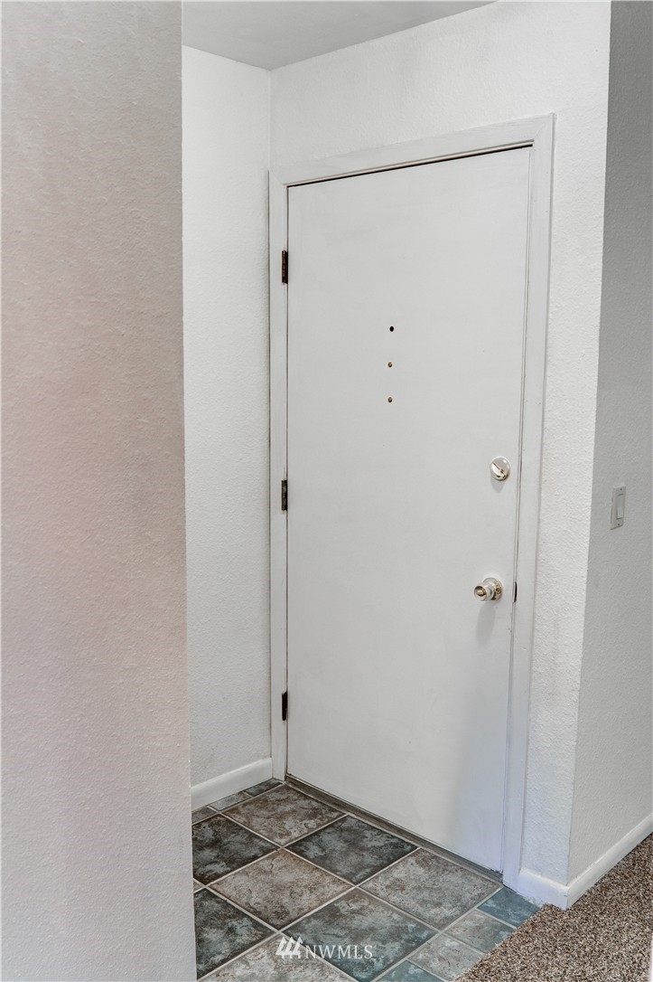 5834 Northeast 75th Street, Unit B202 Seattle, WA 98115 - Photo 2 of 20