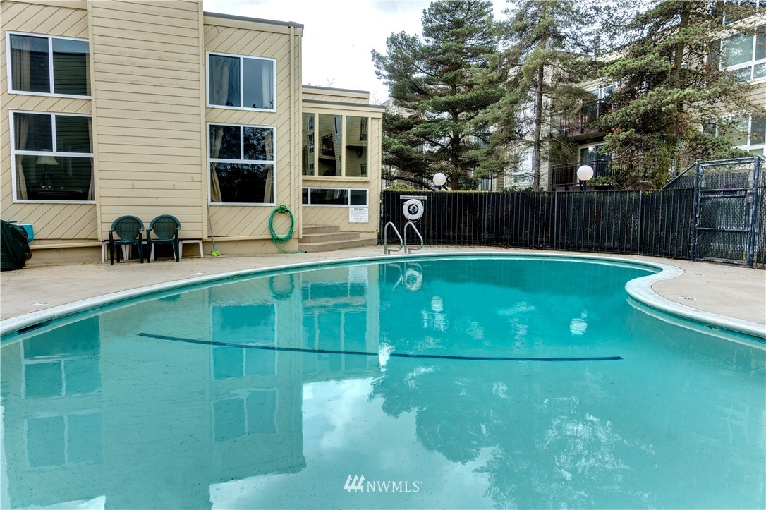 5834 Northeast 75th Street, Unit B202 Seattle, WA 98115 - Photo 15 of 20