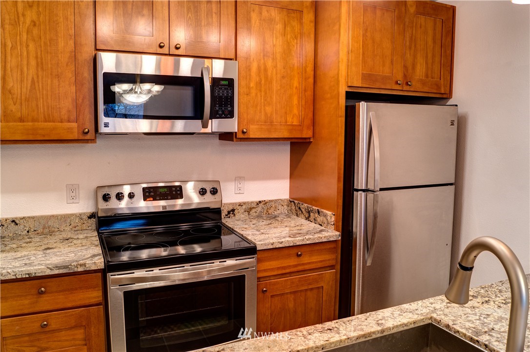 5834 Northeast 75th Street, Unit B202 Seattle, WA 98115 - Photo 3 of 20