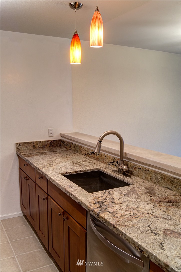 5834 Northeast 75th Street, Unit B202 Seattle, WA 98115 - Photo 5 of 20