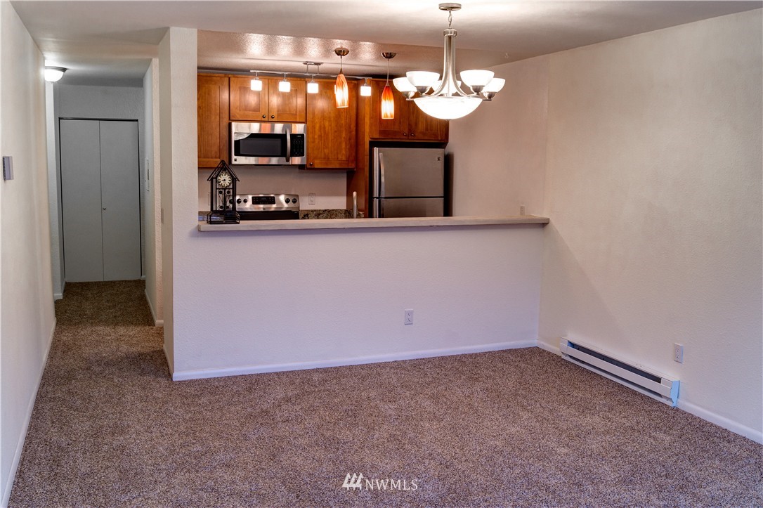 5834 Northeast 75th Street, Unit B202 Seattle, WA 98115 - Photo 8 of 20