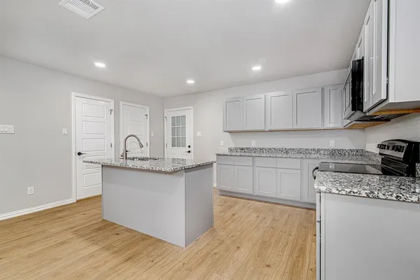 $465,000 | 3325 Eastland Street, Fort Worth, TX 76119