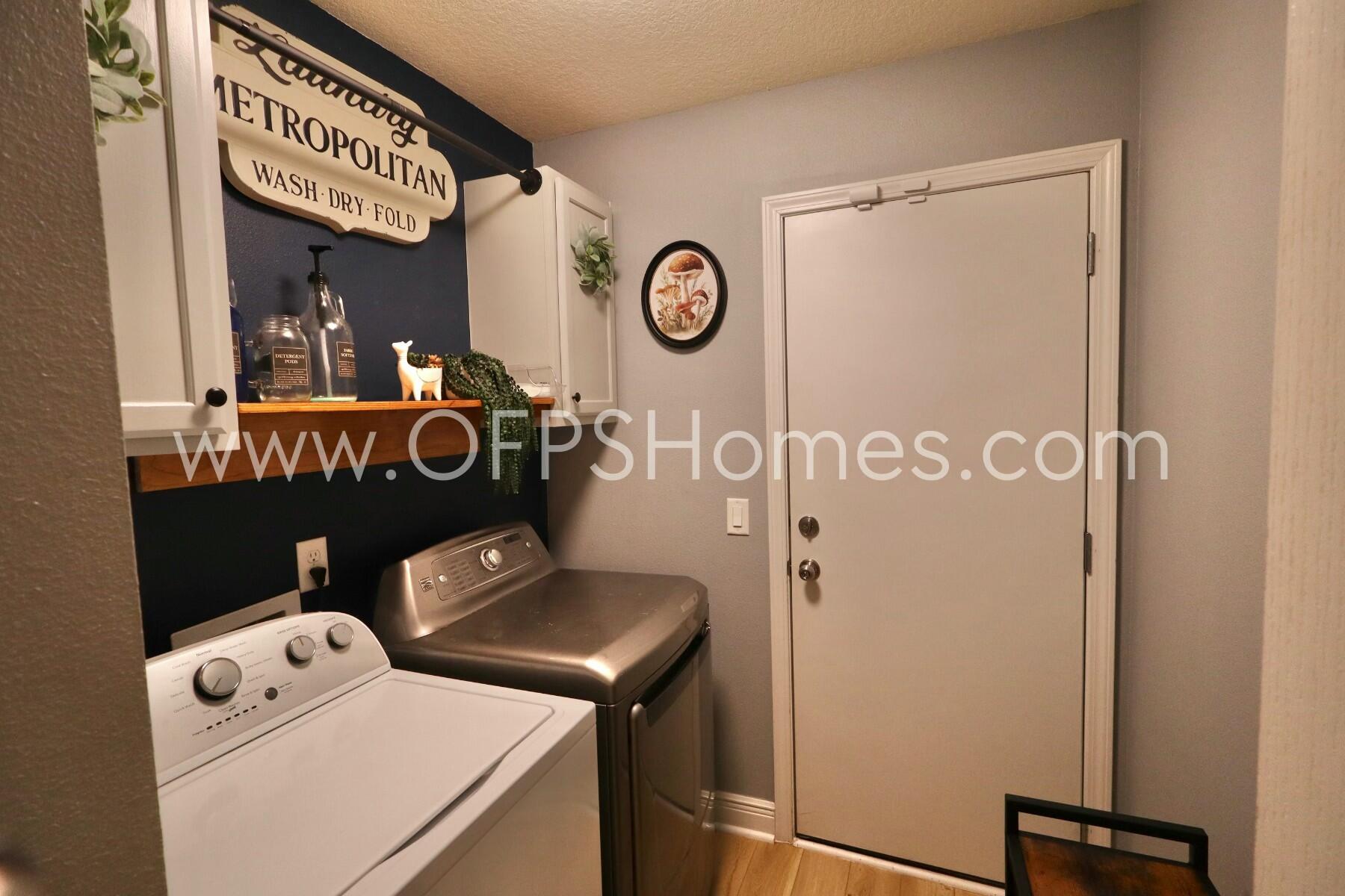 2400 Avenida De Sol Navarre, FL 32566 - Photo 19 of 42 a view of washer and dryer