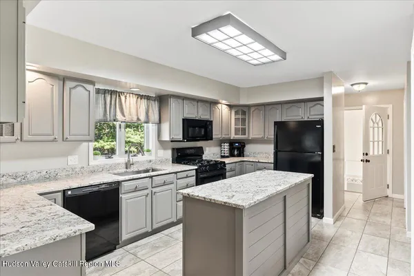 $495,000 | 29 Stone Mountain Road, Round Top, NY 12473