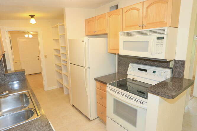 3864 Dunes Road Palm Beach Gardens, FL 33410 - Photo 16 of 44 Kitchen