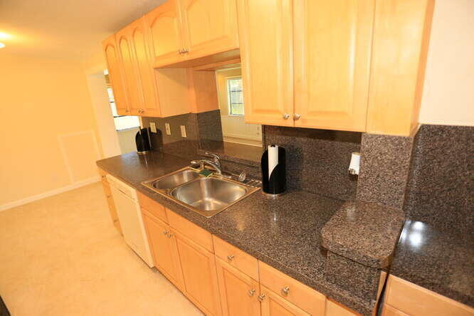 3864 Dunes Road Palm Beach Gardens, FL 33410 - Photo 19 of 44 Kitchen