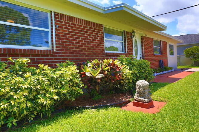 3864 Dunes Road Palm Beach Gardens, FL 33410 - Photo 2 of 44 Exterior