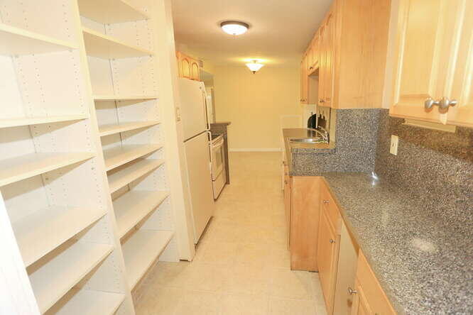 3864 Dunes Road Palm Beach Gardens, FL 33410 - Photo 24 of 44 Kitchen Pantry