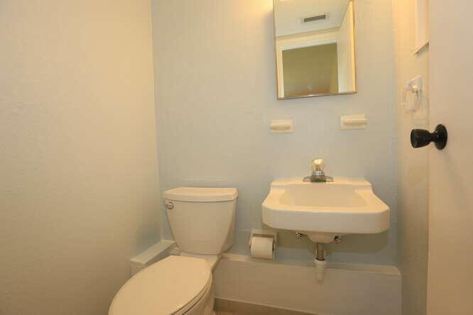 3864 Dunes Road Palm Beach Gardens, FL 33410 - Photo 27 of 44 Master Powder Room